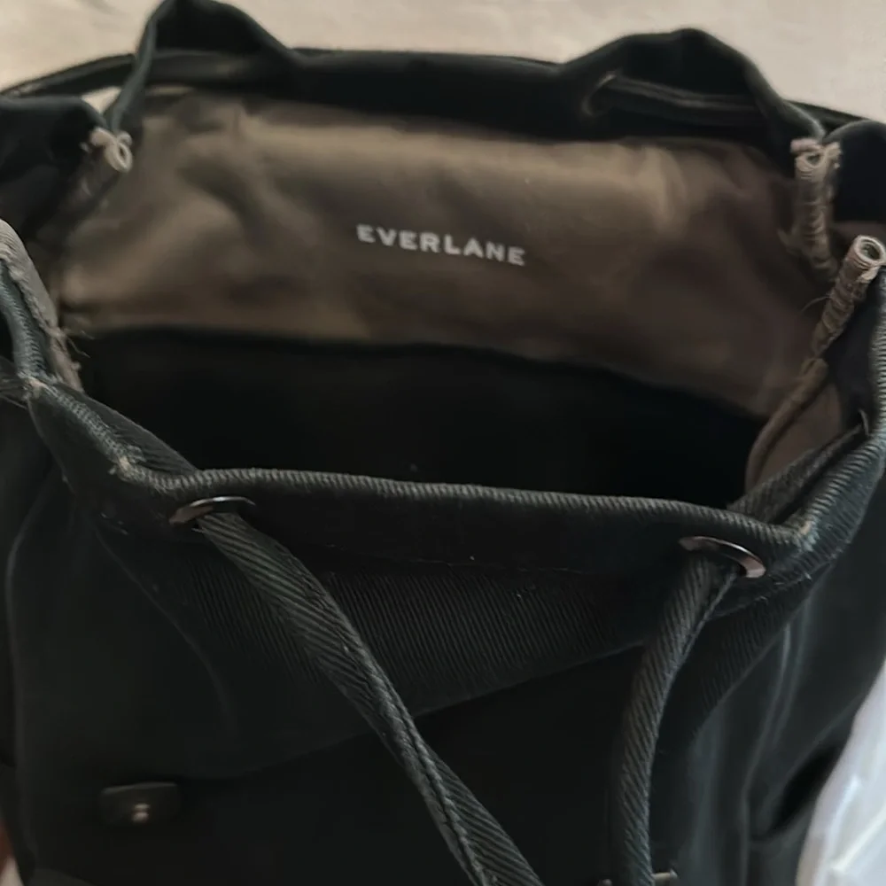 Everlane Modern Snap black cinch closure padded interior cotton blend backpack